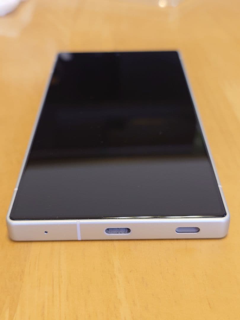 AQUOS R9 本体 SIMフリー クリアケース付