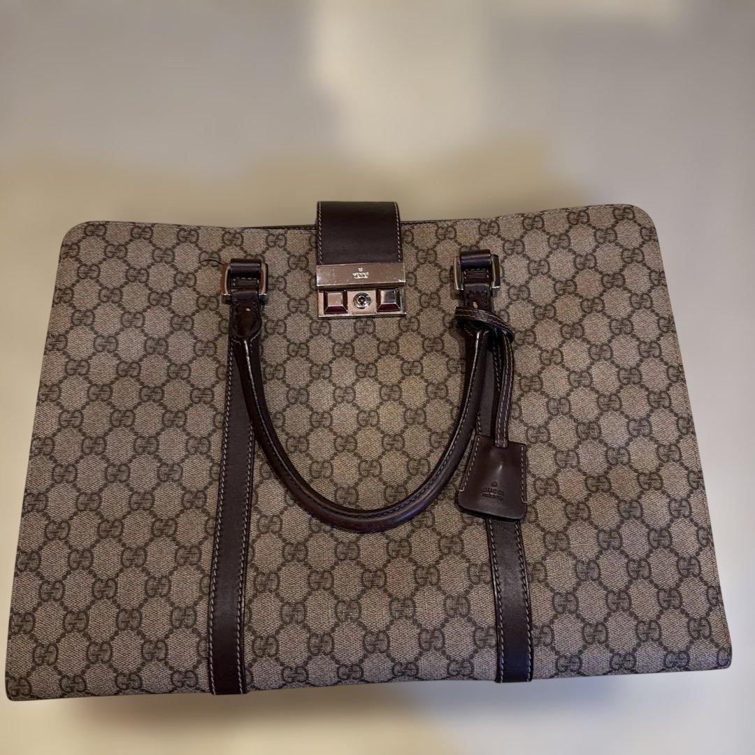 美品　グッチ　Gucci GGパターン ビジネスバッグ　ノートパソコン収納