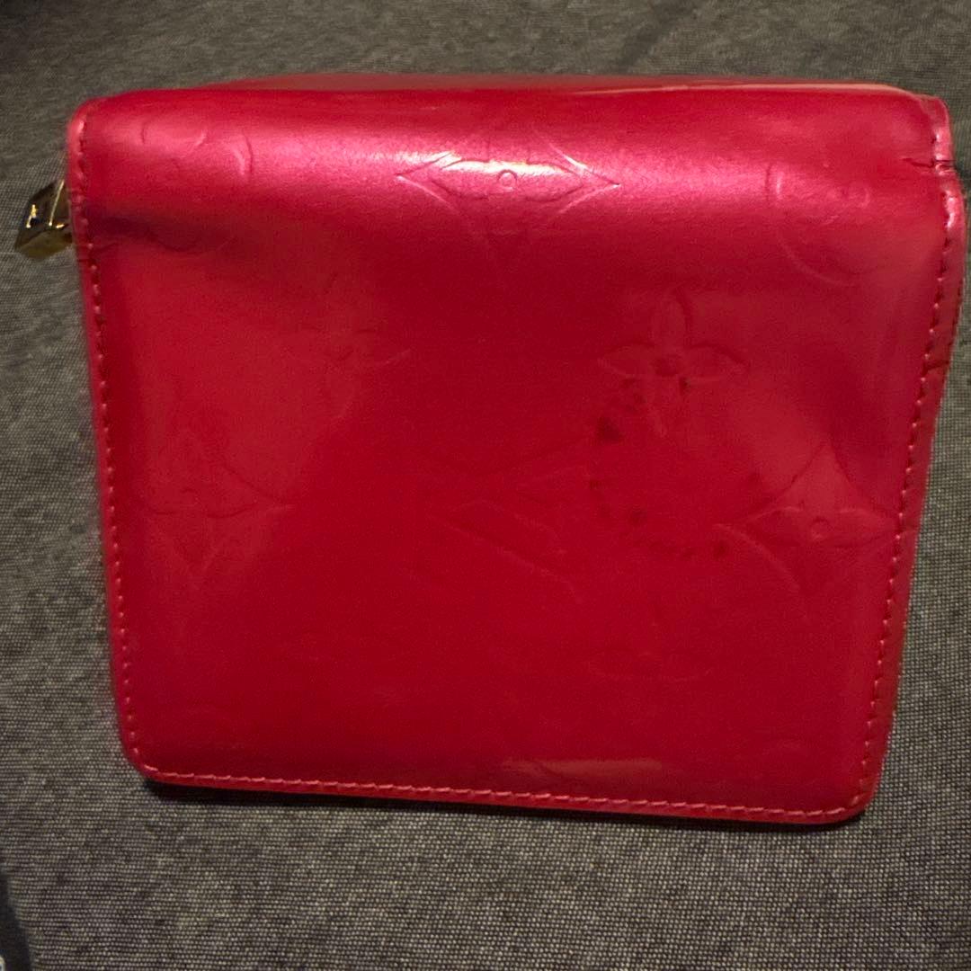 ルイヴィトン　ヴェルニ　フューチャピンク　二つ折財布