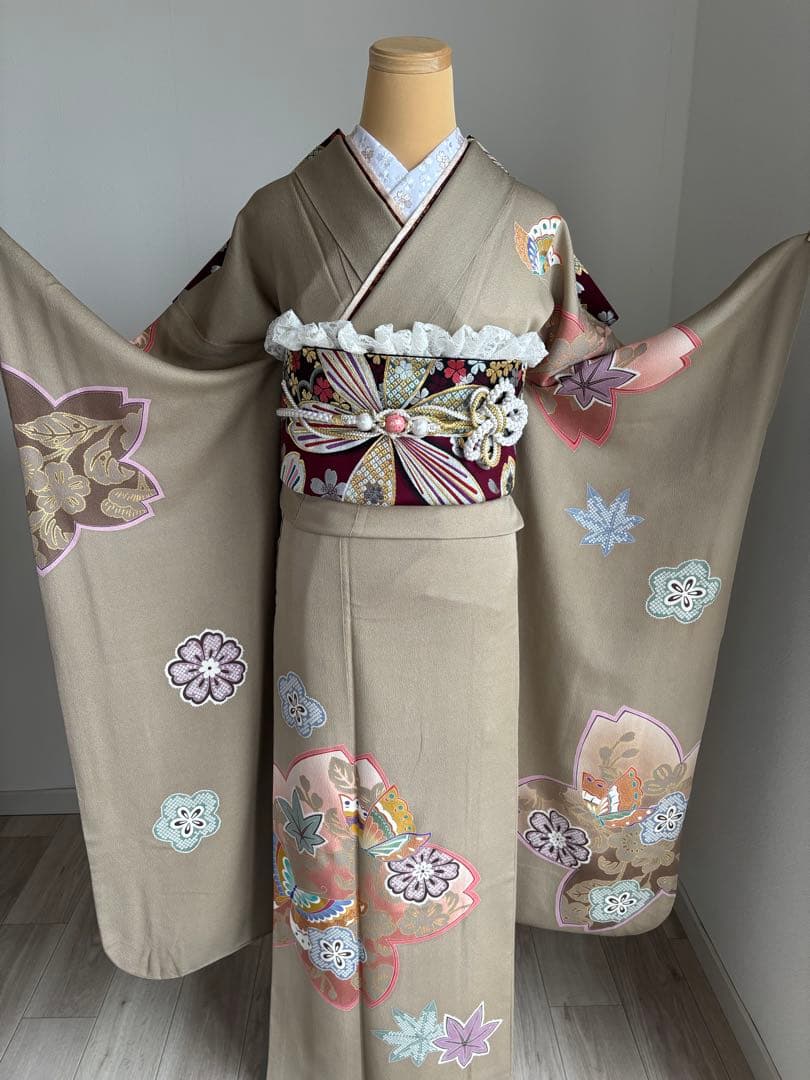 miar 様　⭐️振袖セット（７点）正絹振袖　成人式　クリーニング済　グレージュ系