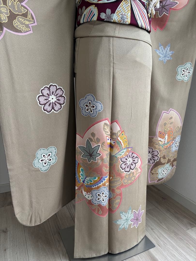 miar 様　⭐️振袖セット（７点）正絹振袖　成人式　クリーニング済　グレージュ系