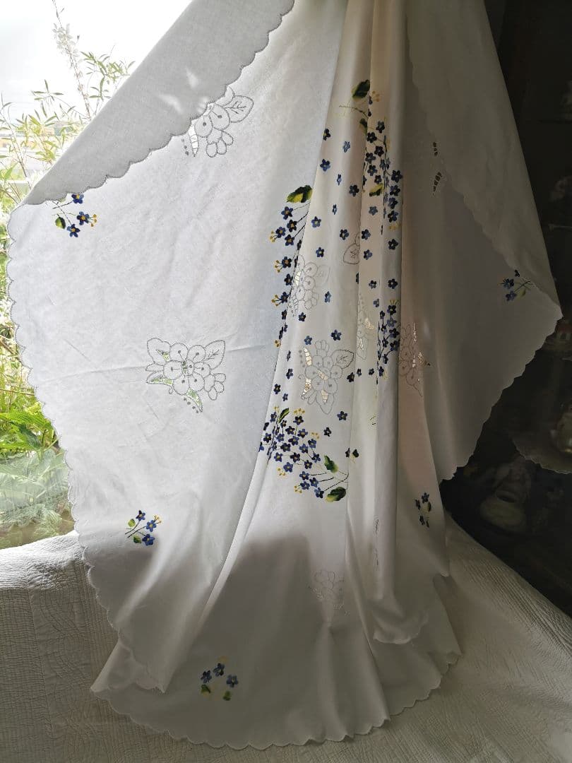アンティークフランス 青と黄の小花刺繍 忘れな草 オープンカットワーク大判クロス