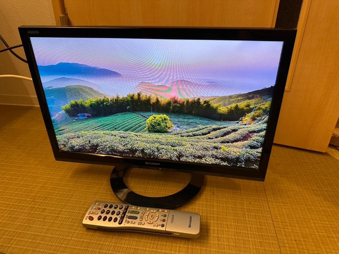 SHARP シャープ　19型　テレビ LC-19K40　2017年製　映り綺麗！