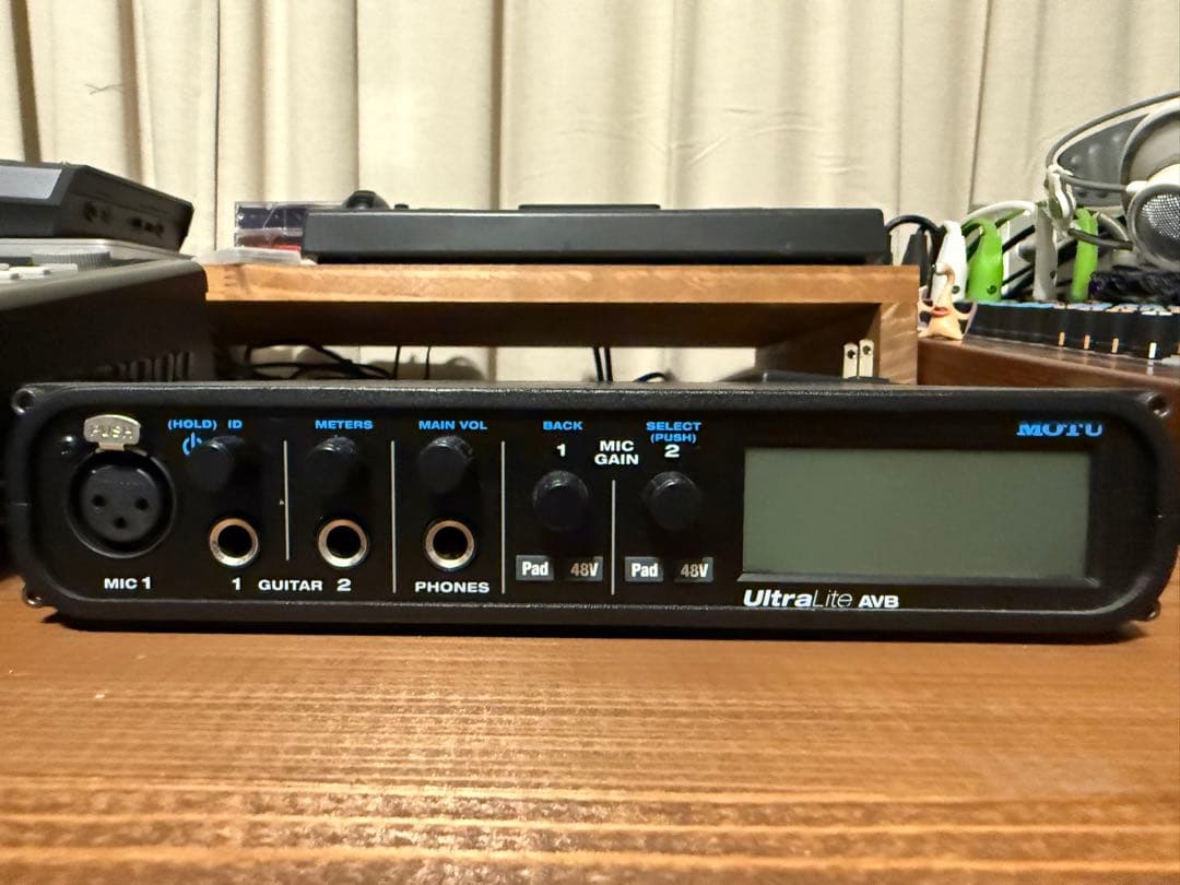 MOTU UltraLite AVB オーディオインターフェース