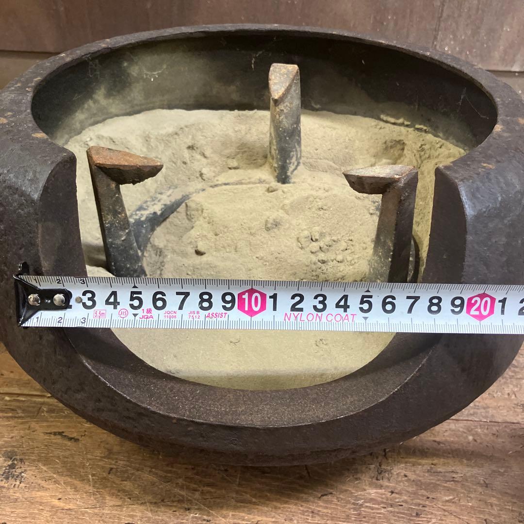 D-壁 昭和レトロ 茶道具 鉄製 風炉釜 丸型 共箱付き 釜環付き 骨董 古美術