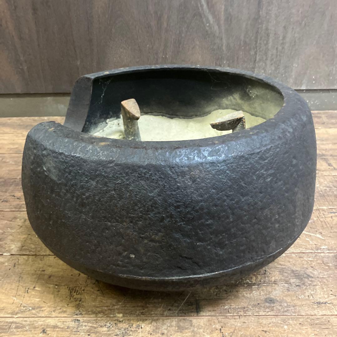 D-壁 昭和レトロ 茶道具 鉄製 風炉釜 丸型 共箱付き 釜環付き 骨董 古美術