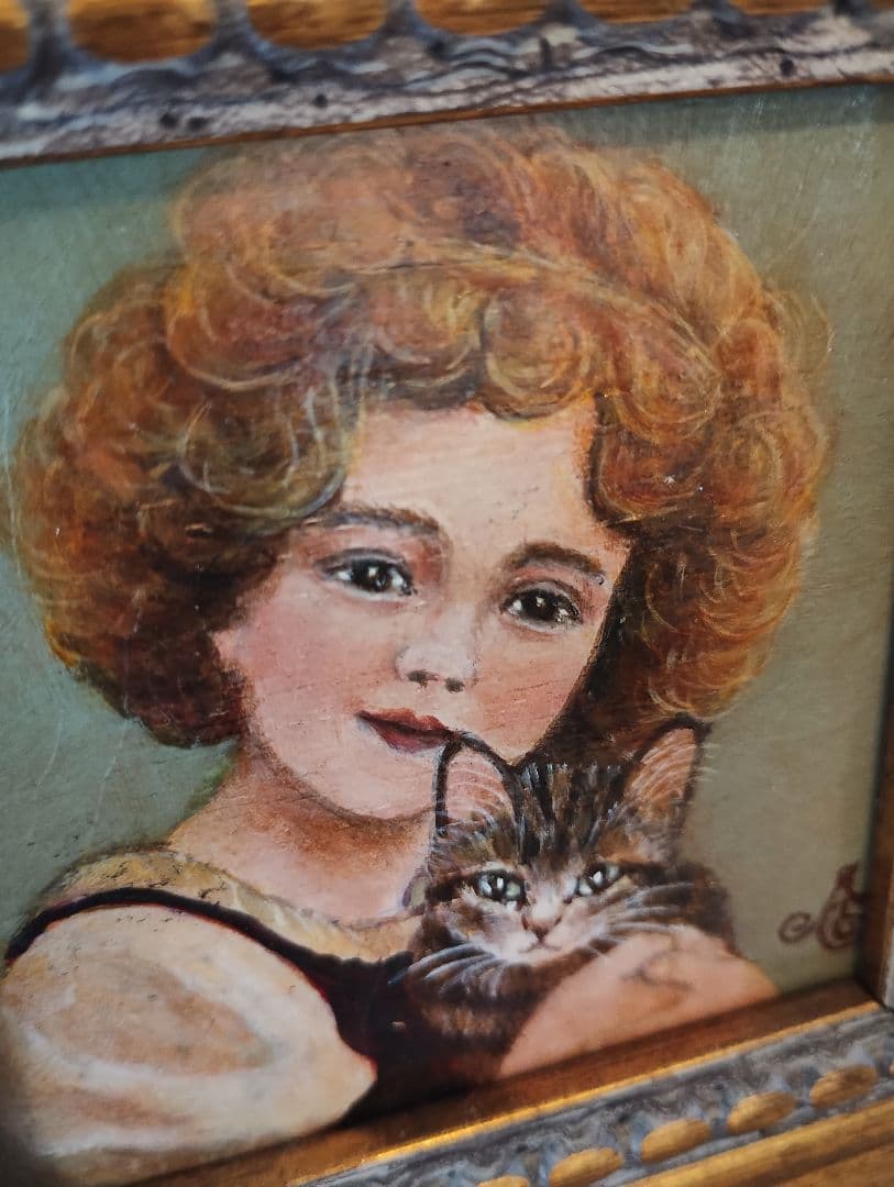 少女と猫の絵画 金色フレーム付き　油絵