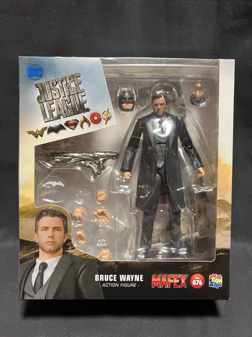 マフェックス MAFEX ブルース・ウェイン　BRUCE WAYNE