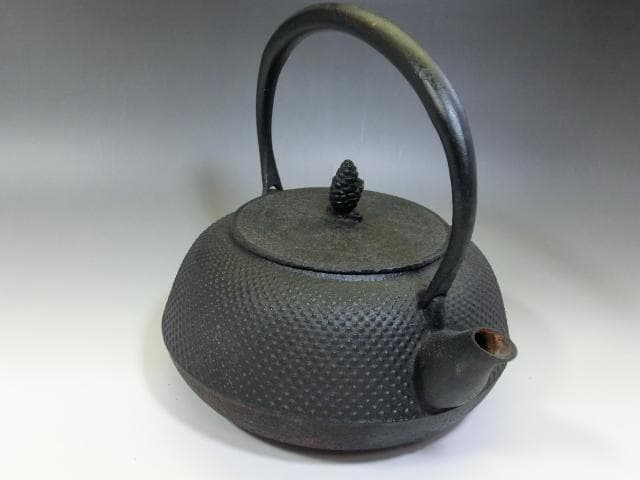 鉄瓶■アラレ 茶瓶 急須 松ぼっくり摘み 大きい 大振り お茶道具 骨董品