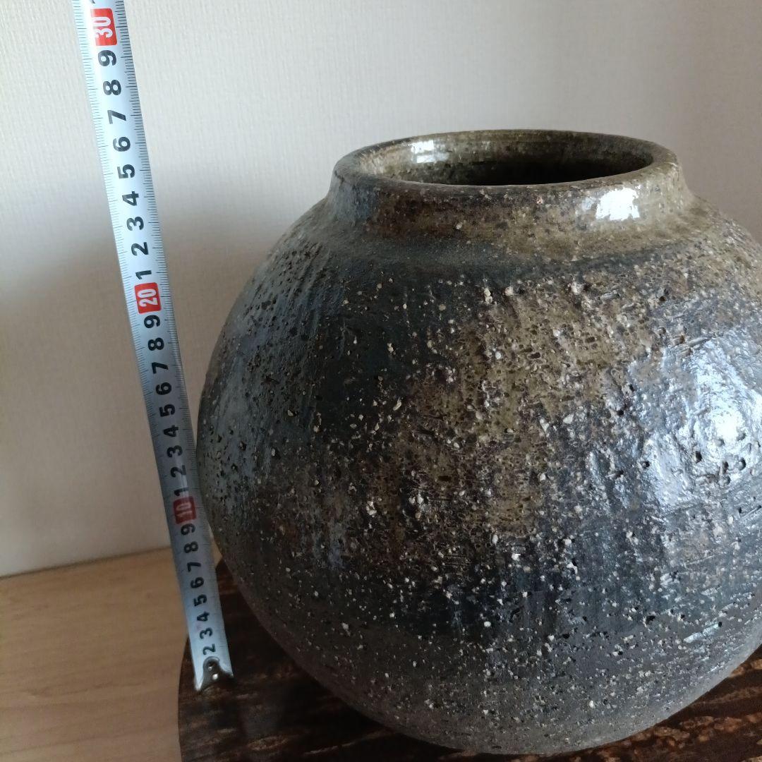 大きい壺　花瓶　焼き物　桜皮細工 の台座付き