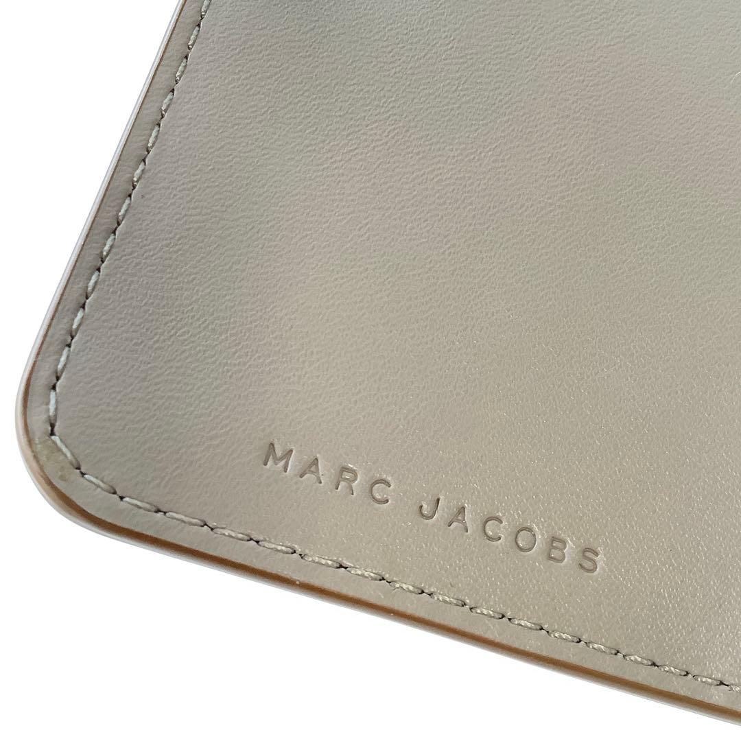 新品★マークジェイコブス★ザレザーカバードJマーク２つ折り財布★キャメル