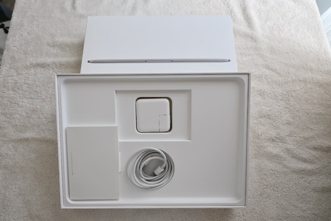 MacBook本体 Apple MacBook 12(2017) 512GB 8GB 1.3GHz