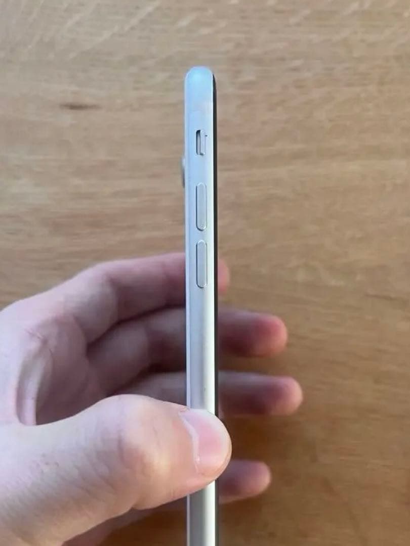 【iPhone SE 第二世代】64GB・ホワイト