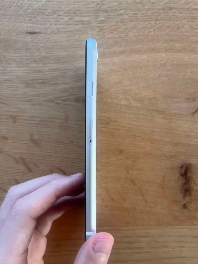 【iPhone SE 第二世代】64GB・ホワイト