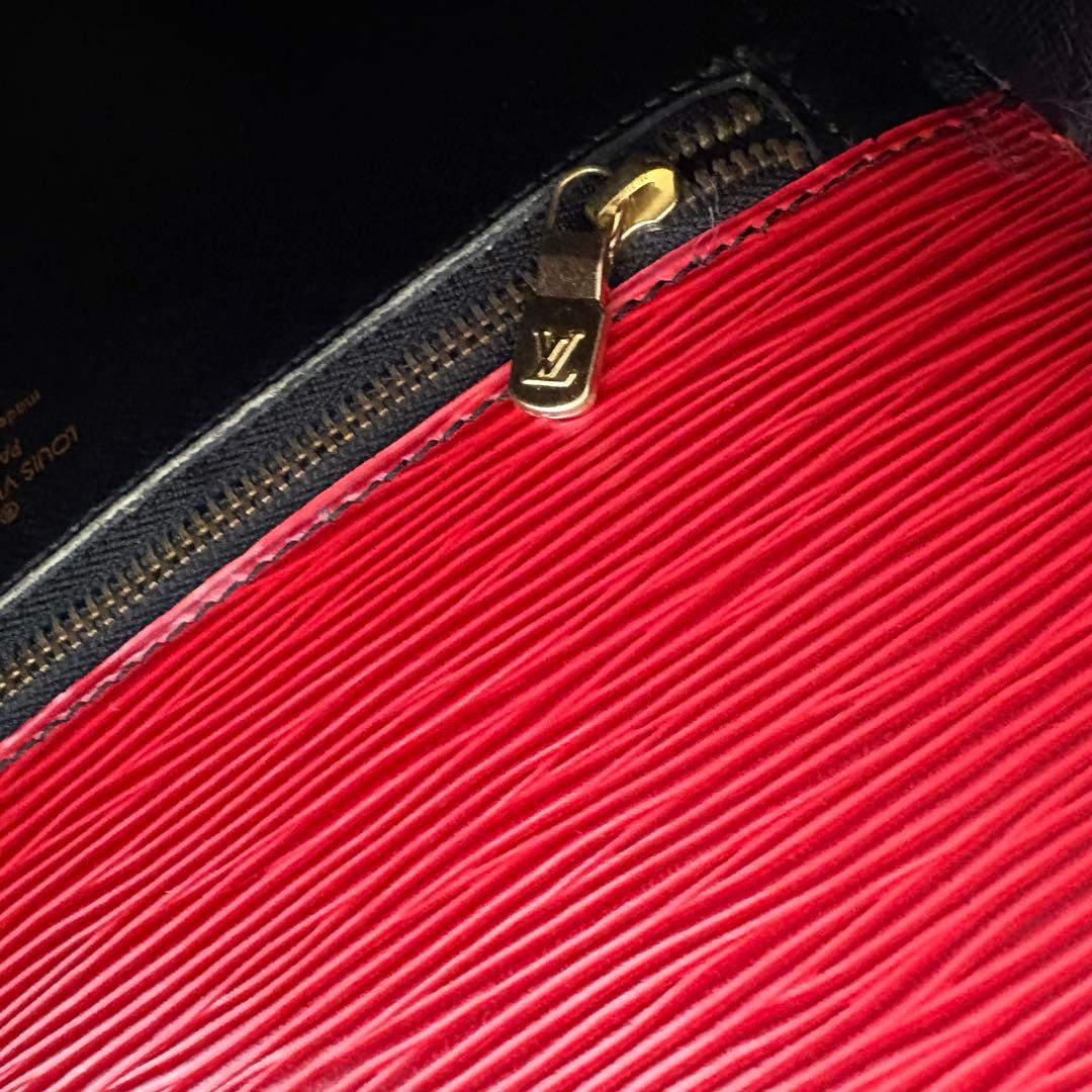 ルイヴィトン　LOUIS VUITTON エピ サンクルー　ショルダーバッグ