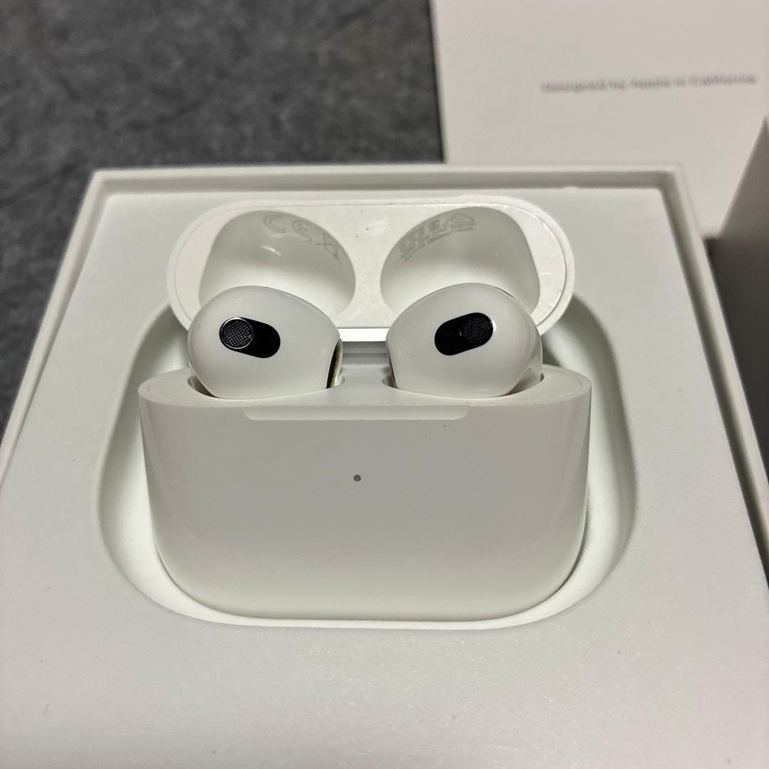 【美品】AirPods 第3世代　本体 ホワイト 充電ケース付き