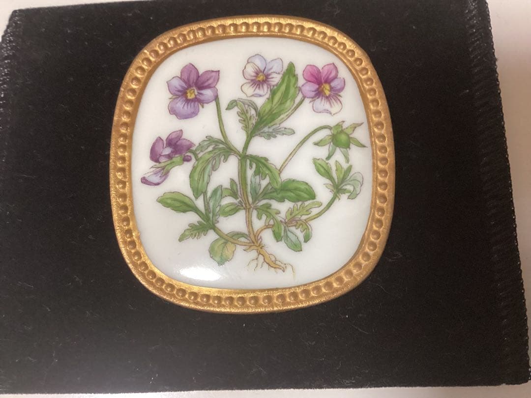 フローラダニカ　ブローチ　すみれ