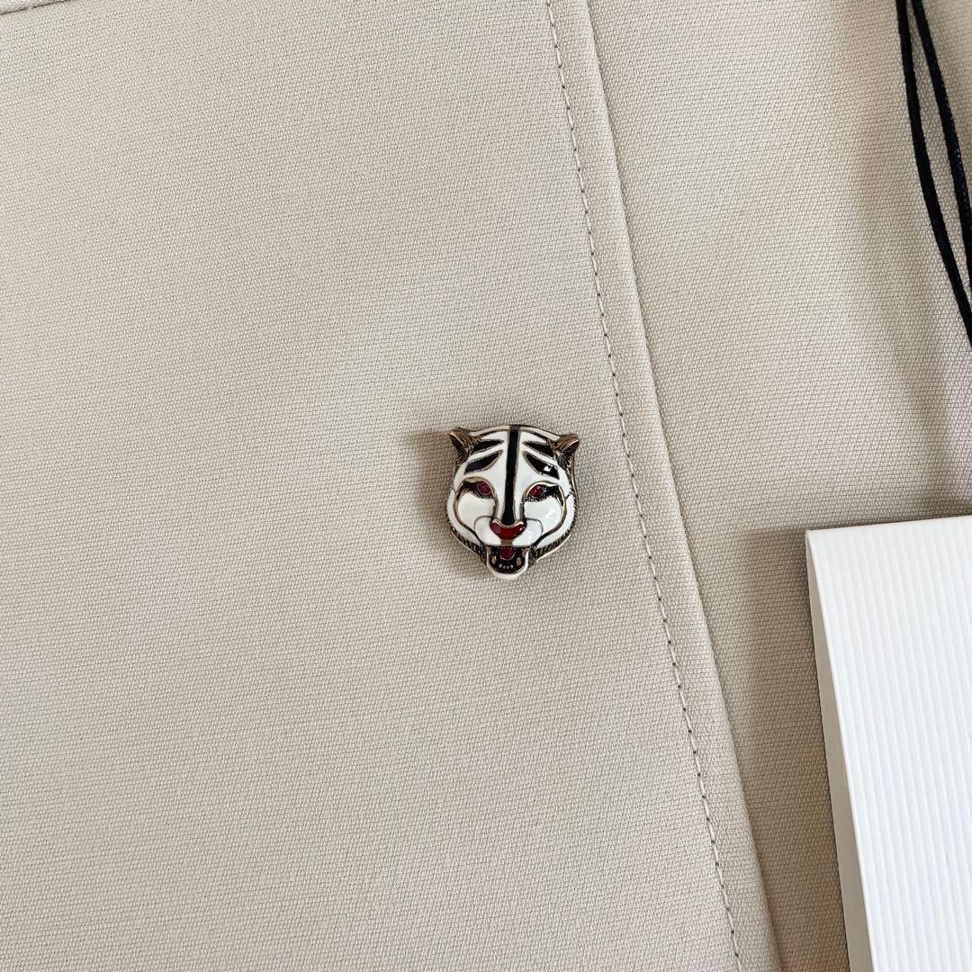 新品タグ付　グッチ　大きいサイズXL　プリーツスカート　タイガーボタン　シルク