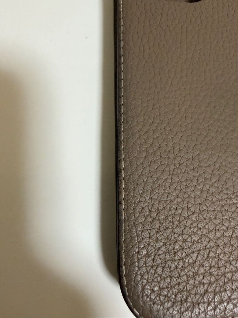 BONAVENTURA iPhone15ダイアリーケースシュリンクレザーエトープ