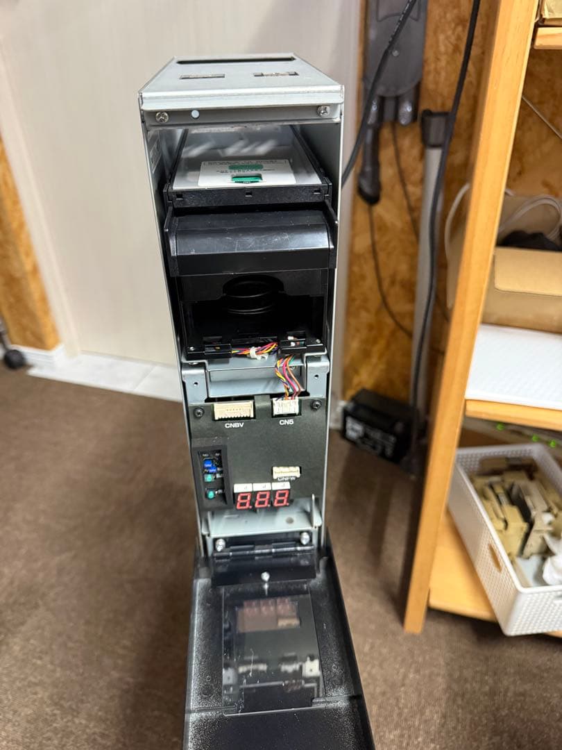 pixiq　令和6年7月発行新紙幣対応　サンド型両替機　EMS-21G