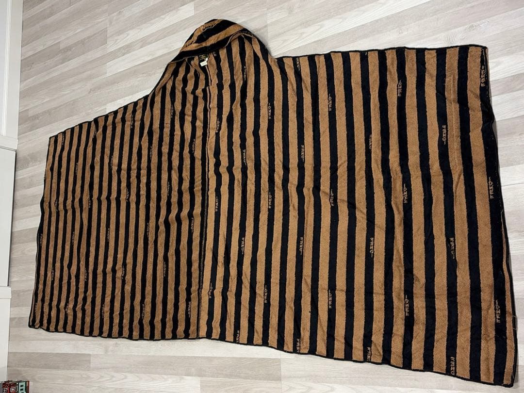 FENDI フード付き　ガウン　大判　イタリア製