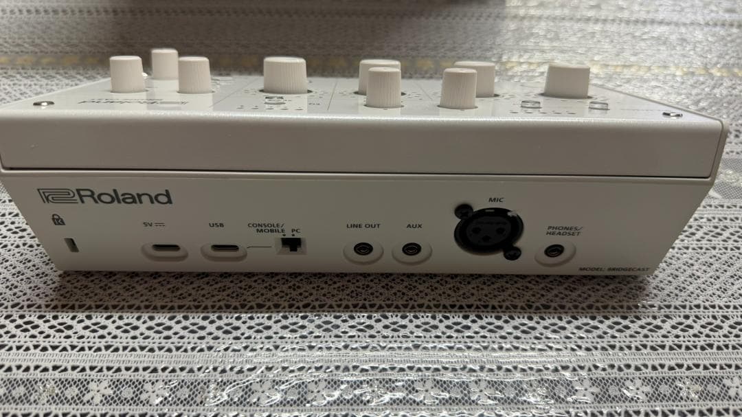 Roland BRIDGE CAST インターフェース　ホワイト