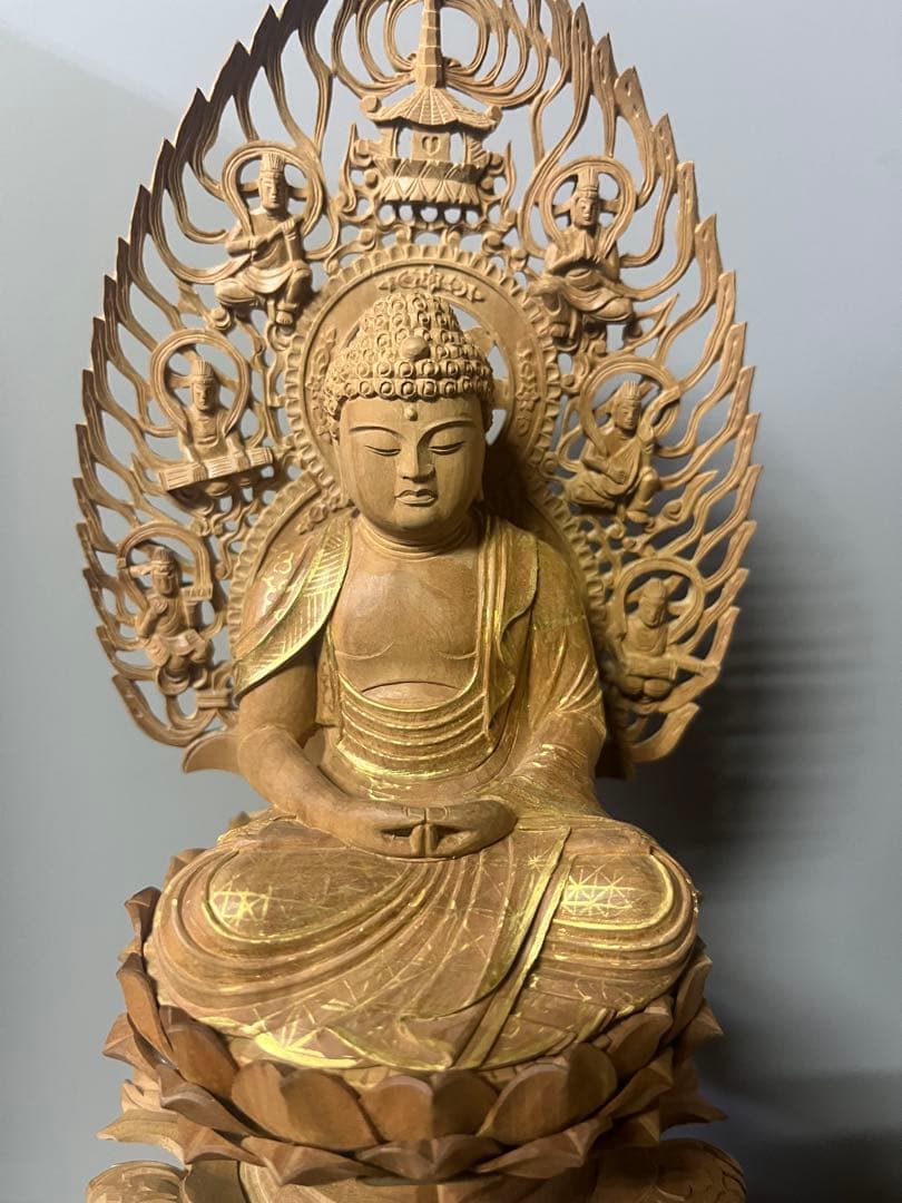 田中野夫　総白檀仏像座阿弥陀六角台座ケマン付天人光背金泥書ケース付き　28