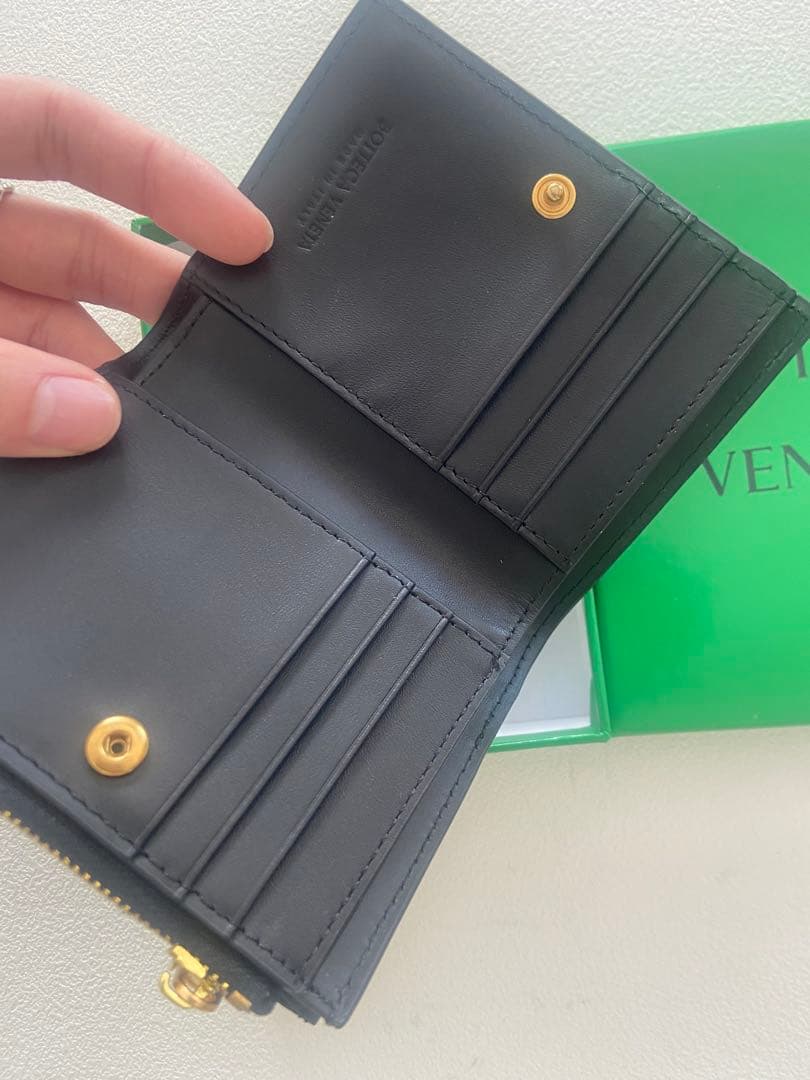 美品✨送料込み　Bottega Veneta ブラック 二つ折り財布　ボッテガ