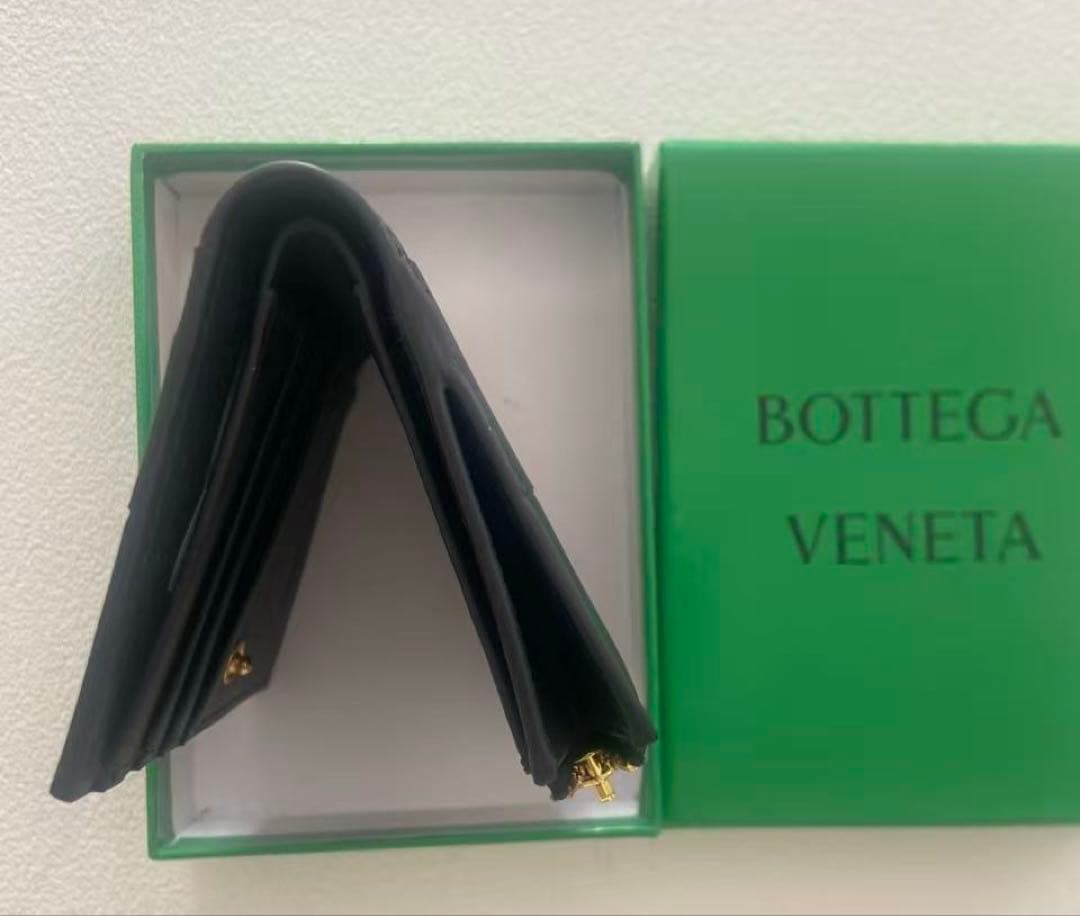 美品✨送料込み　Bottega Veneta ブラック 二つ折り財布　ボッテガ