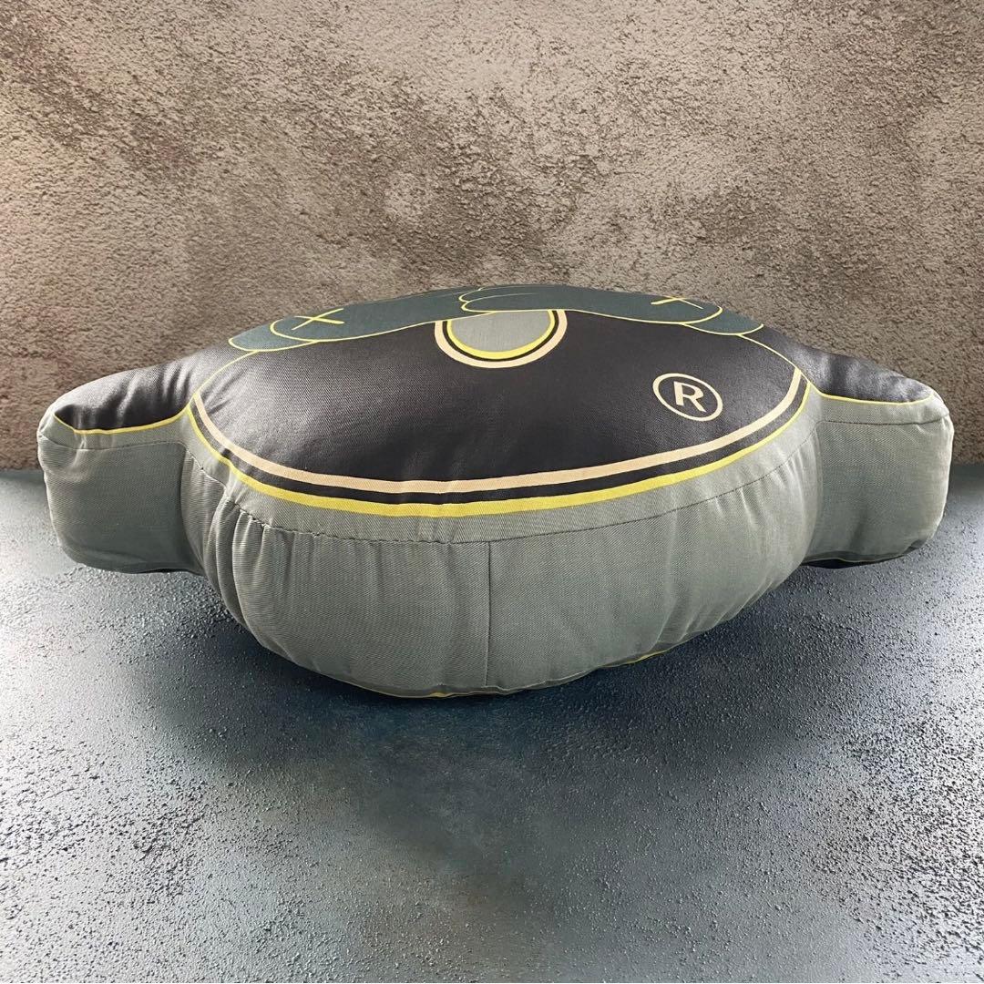 KAWS OriginalFake カウズ オリジナルフェイク クッション 緑