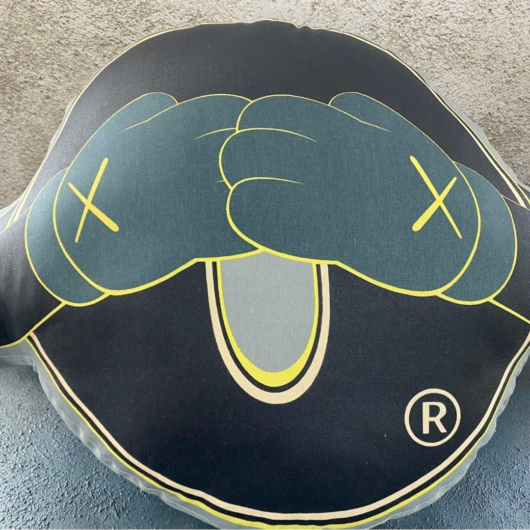 KAWS OriginalFake カウズ オリジナルフェイク クッション 緑
