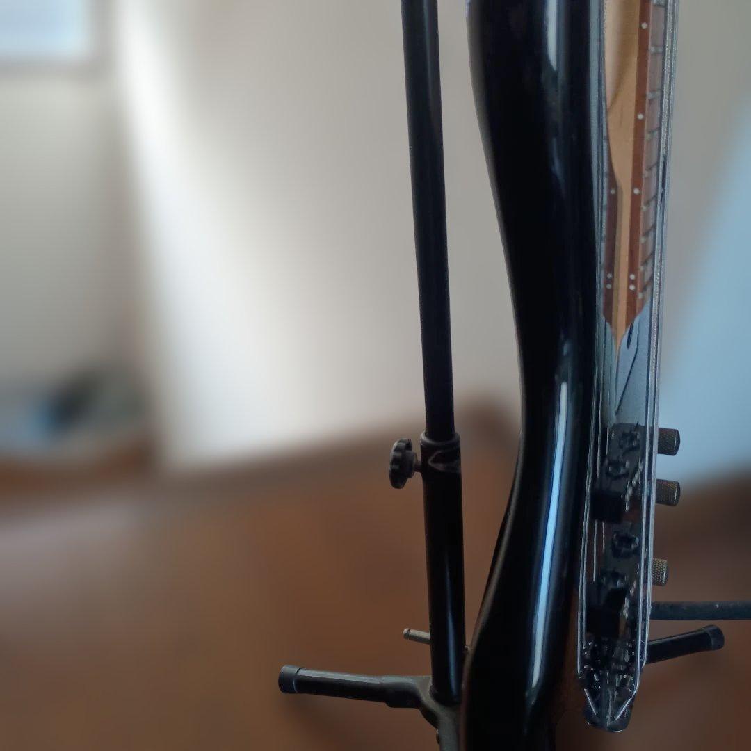 フェルナンデス　エレキベース 　ブラック 虎杢ネック