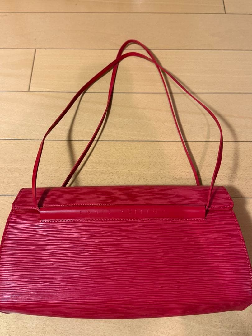 Louis Vuitton エピレザー レッド