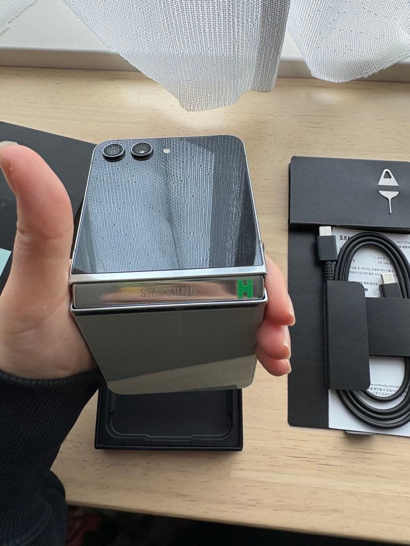 Samsung GalaxyFlip5 韓国モデル