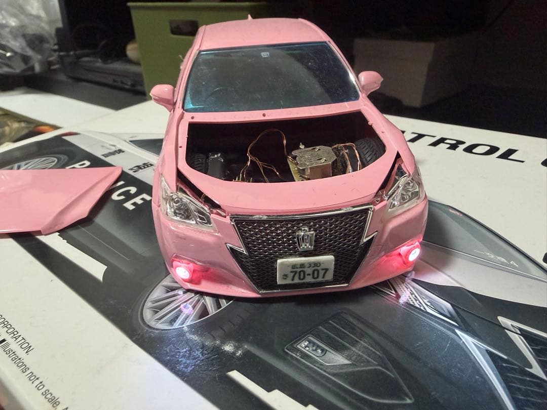 トヨタ クラウン 1/24 ピンク カスタム