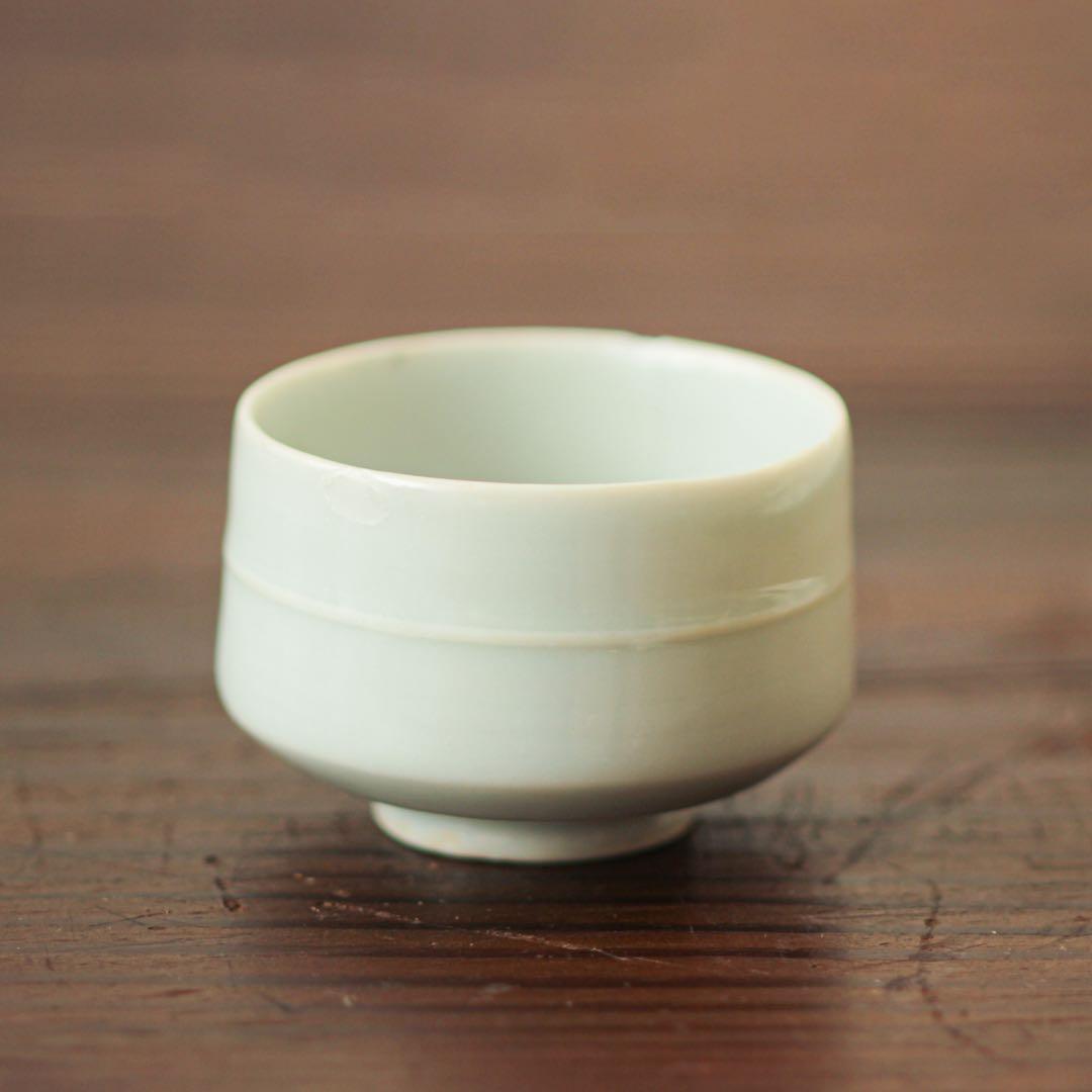 小さな　胴紐　白磁　猪口　酒器
