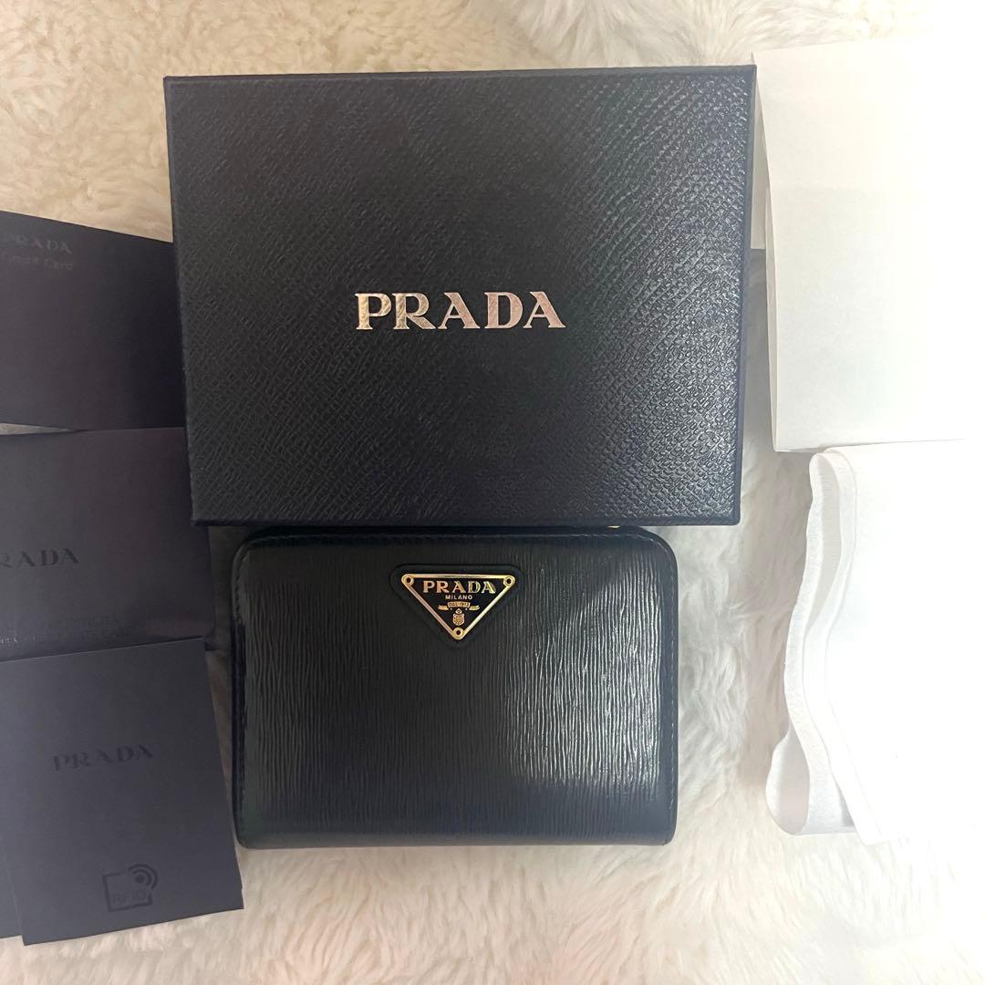 PRADA ブラックレザー 二つ折り財布 箱付き