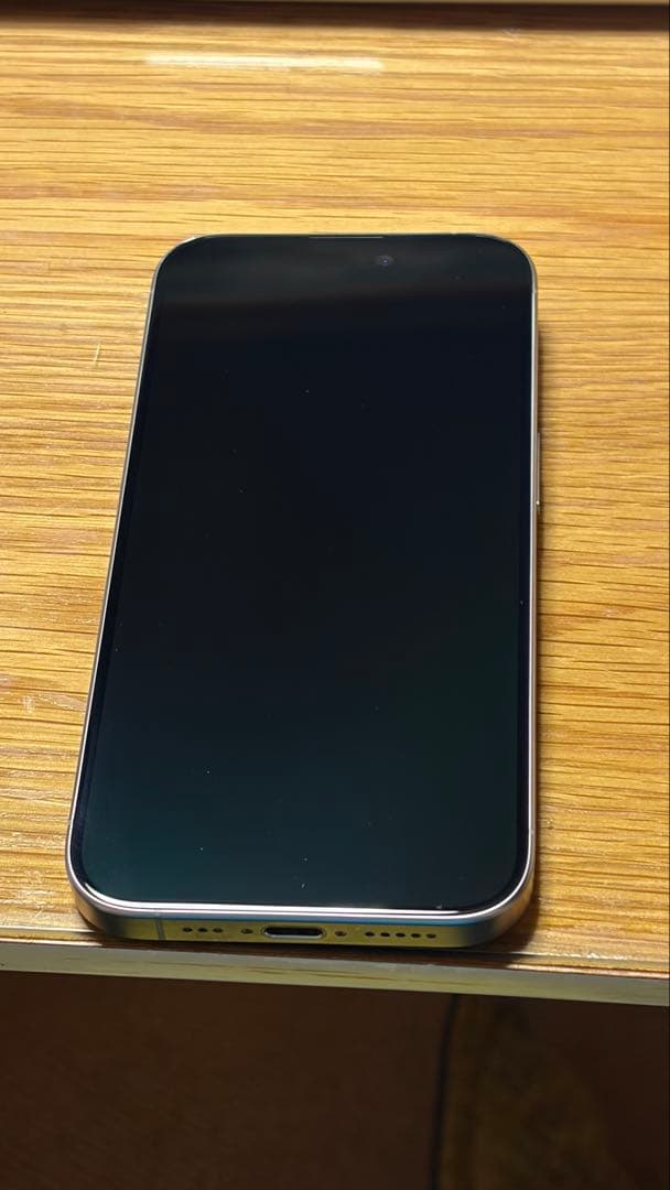 iPhone15pro 256G ホワイトチタン 　AppleCare加入中