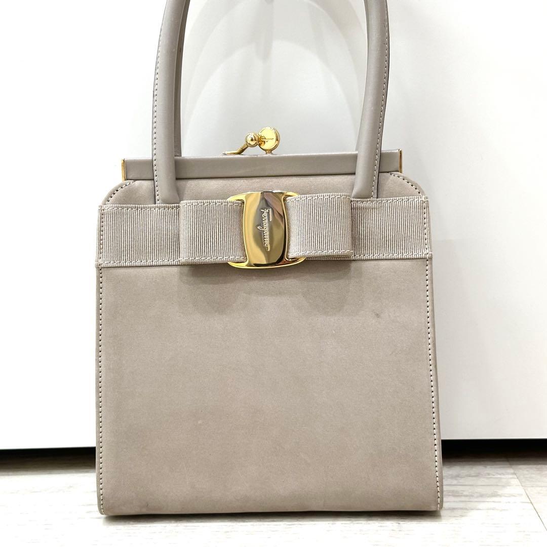 希少 フェラガモ ヴァラリボン がま口 スエード 2way ハンドバッグ