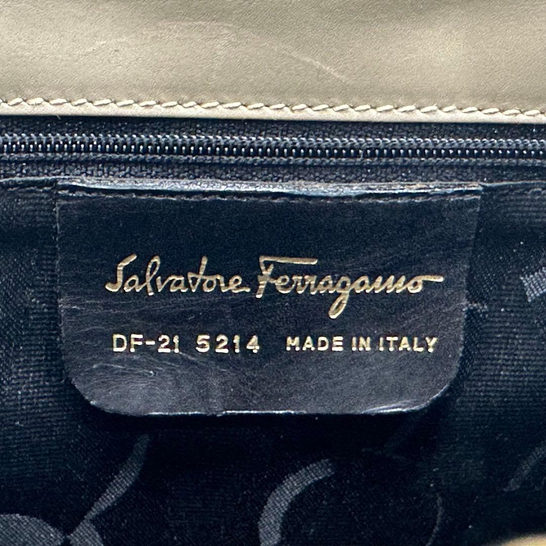 希少 フェラガモ ヴァラリボン がま口 スエード 2way ハンドバッグ