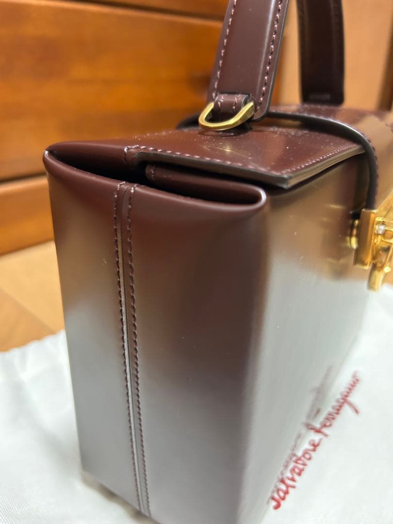 10%お値下げ‼️ 美品‼️フェラガモ　ショルダーバック