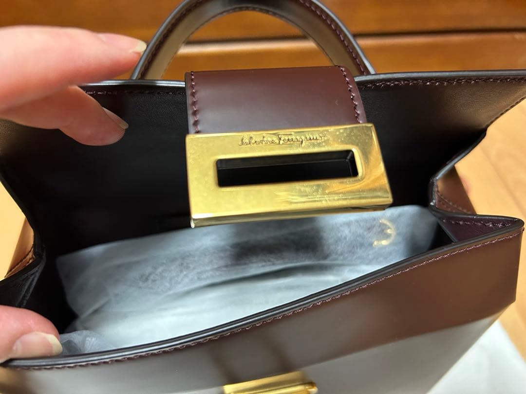 10%お値下げ‼️ 美品‼️フェラガモ　ショルダーバック