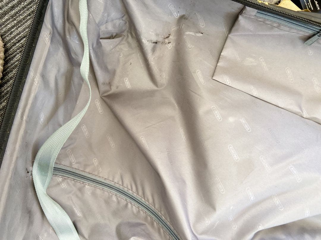 ＄リモワ　スーツケース　縦75cm 横25cm 臭いあり