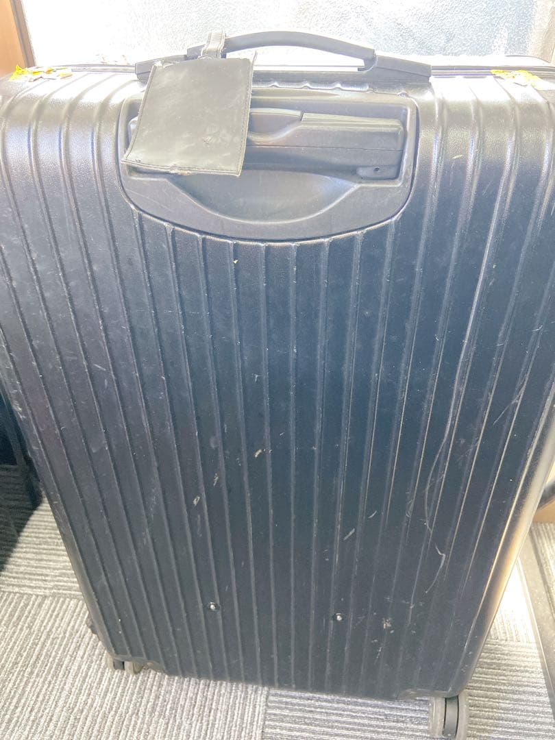 ＄リモワ　スーツケース　縦75cm 横25cm 臭いあり