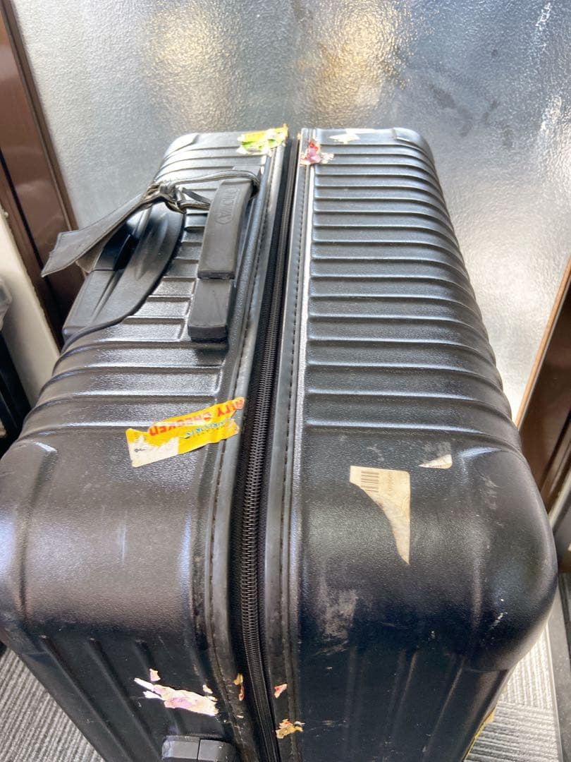 ＄リモワ　スーツケース　縦75cm 横25cm 臭いあり