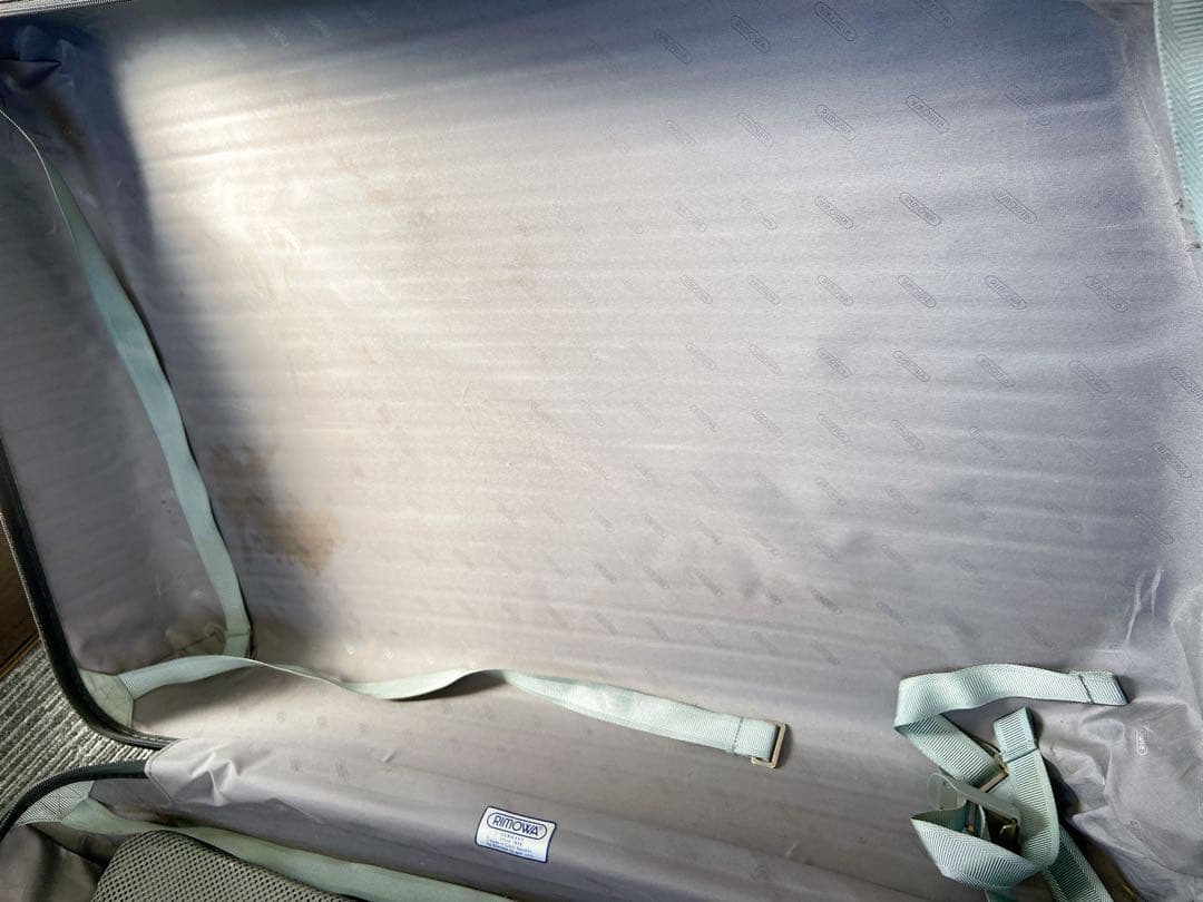 ＄リモワ　スーツケース　縦75cm 横25cm 臭いあり