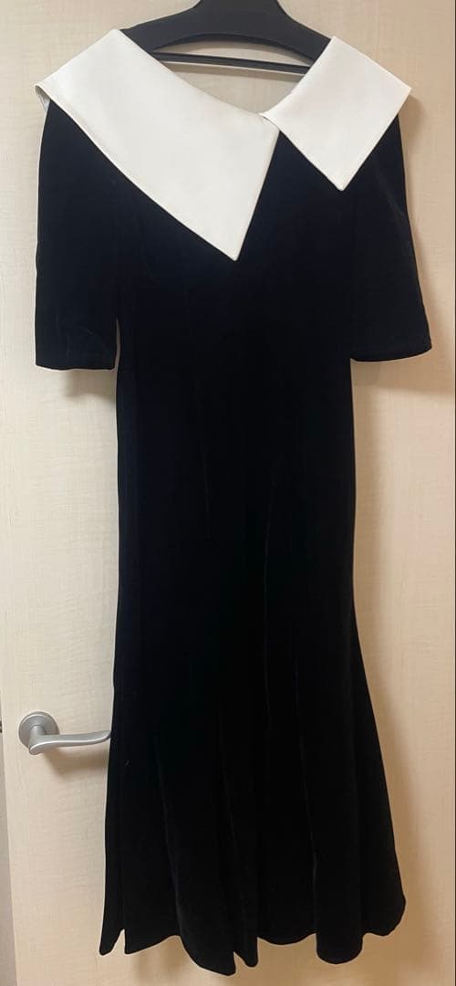 新品【LEJA】配色アシンメトリービッグカラーベロアマーメイドシルエットドレス