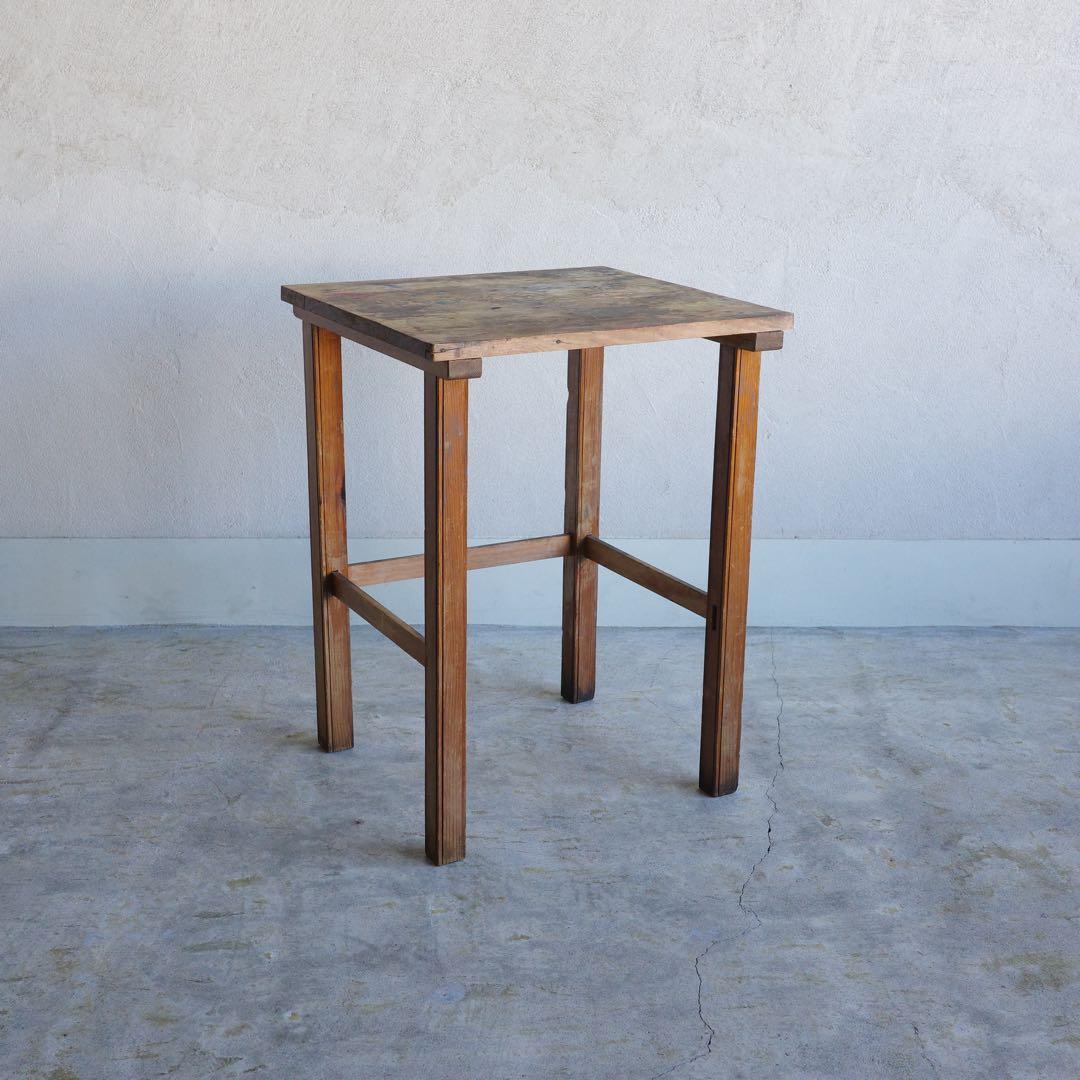 古いレトロな展示台　飾り台