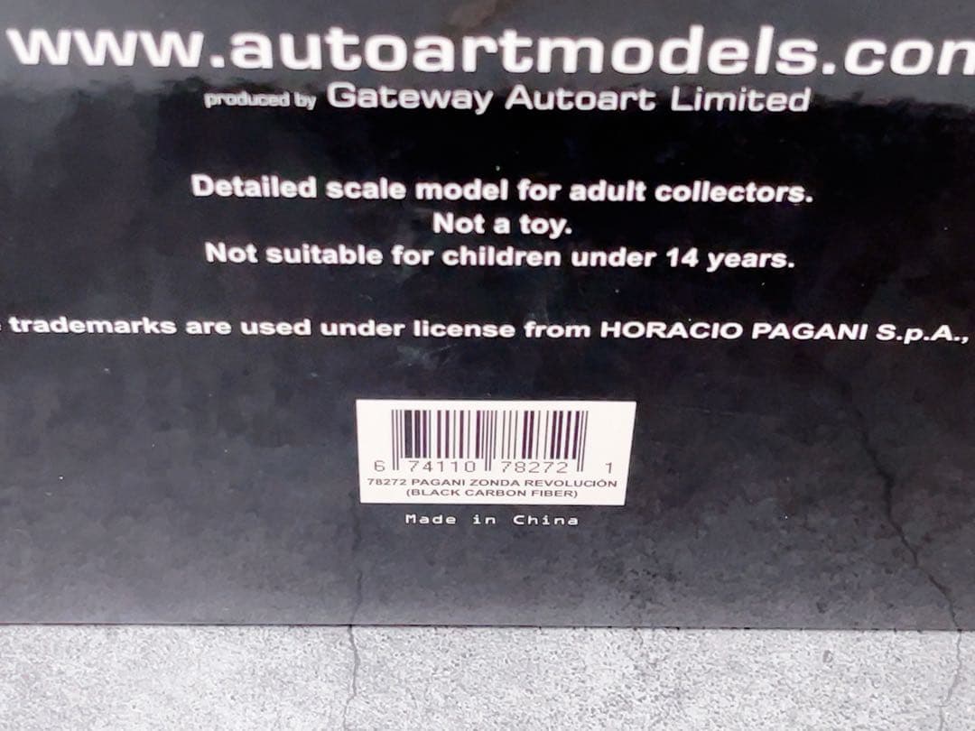 オートアート 1/18 パガーニ ゾンダ レボリューション (カーボンブラック)