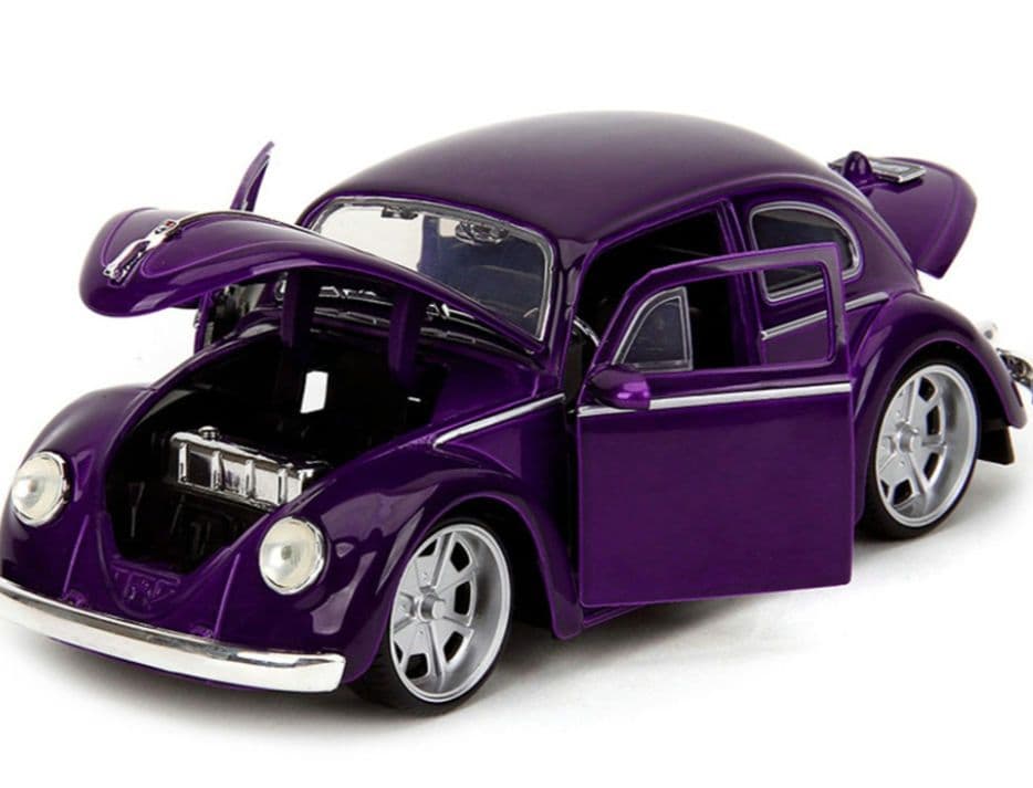 ウエンズデー -フォルクスワーゲン・ビートル ウィズ　アダムス&シング フィギア